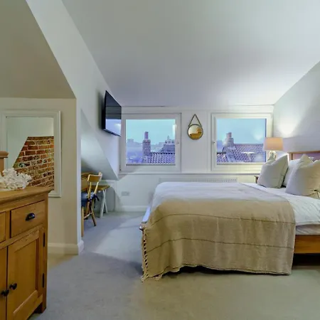 3 Bed In Oc-s28346 * Whitby