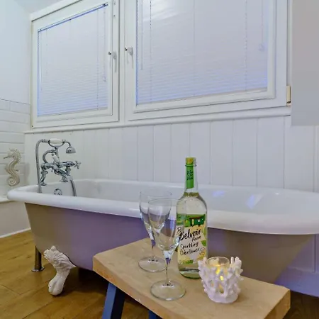 3 Bed In Oc-s28346 Whitby
